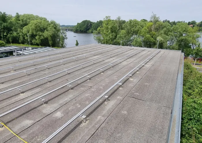 Montáž FVE profilů s ochranným pospojováním